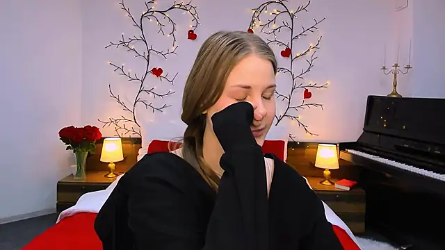 holy kitty online show from 7, 10, 2025