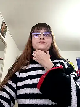 Snapshot of Lucyy-hess chatting on 5, 1, 2025 Lucyy-hess online show from 5, 1, 2025