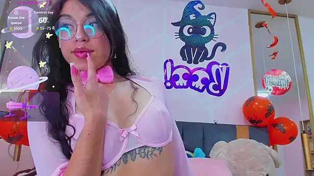 Snapshot of MadyJackson chatting on 15, 10, 2025 MadyJackson online show from 15, 10, 2025