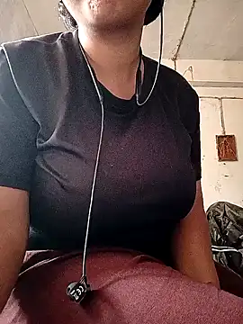 Snapshot of ruhi2003 chatting on 14, 2, 2025 ruhi2003 online show from 14, 2, 2025