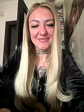 Snapshot of MazeSin chatting on 12, 10, 2025 MazeSin online show from 12, 10, 2025