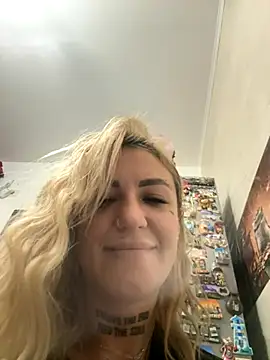 Snapshot of MazeSin chatting on 1, 11, 2025 MazeSin online show from 1, 11, 2025