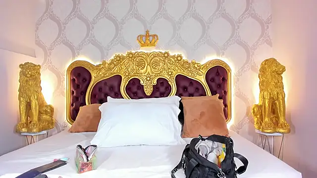 KendralHolson online show from 10, 9, 2025