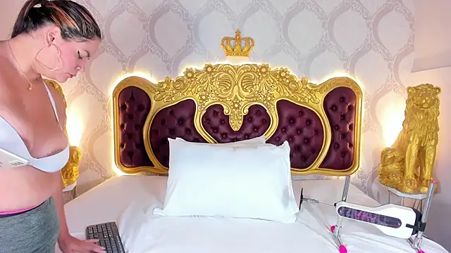 KendralHolson online show from 8, 10, 2025