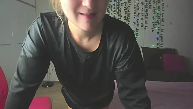 Snapshot of Miss_Elsa_ chatting on 11, 9, 2025 Miss Elsa online show from 11, 9, 2025