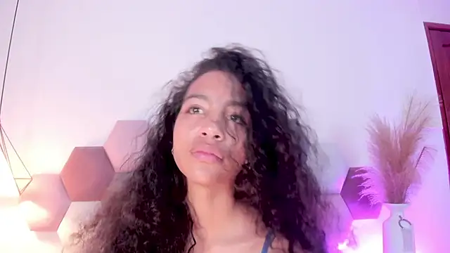 AntonellaHall  online show from 9, 1, 2025