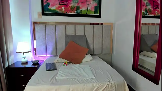 AntonellaHall  online show from 31, 1, 2025