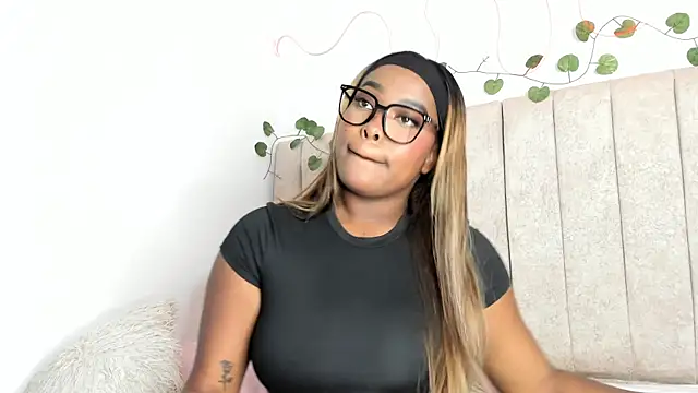 Kaseydelvey online show from 4, 2, 2026