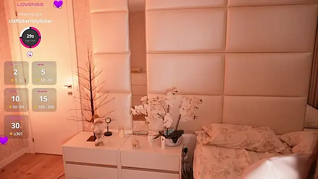 Lilly Colins online show from 18, 1, 2026