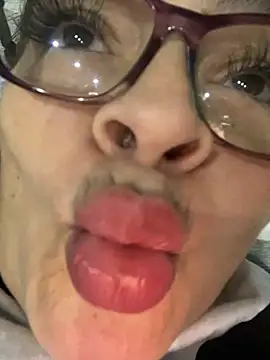 AntonellaAlondra4 online show from 5, 2, 2025