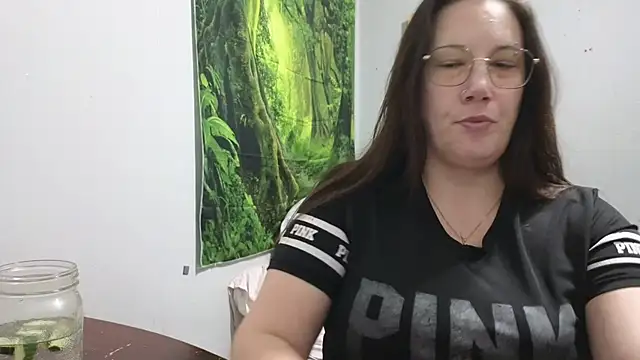 Snapshot of ThickGirlsDoItBetter chatting on 22, 1, 2025 ThickGirlsDoItBetter online show from 22, 1, 2025