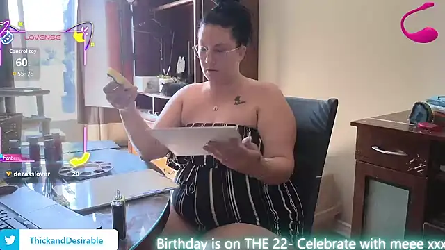 Snapshot of ThickGirlsDoItBetter chatting on 17, 9, 2025 ThickGirlsDoItBetter online show from 17, 9, 2025