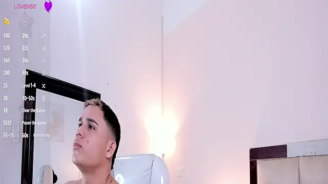 Snapshot of saraandstiven chatting on 11, 3, 2025 saraandstiven online show from 11, 3, 2025