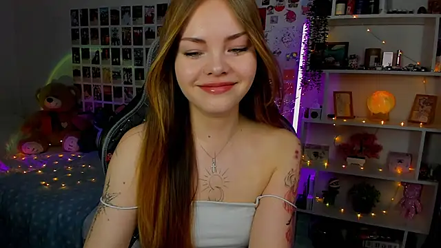 Snapshot of AkiraKatsu chatting on 8, 10, 2025 AkiraKatsu online show from 8, 10, 2025