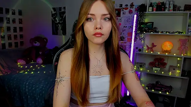 Snapshot of AkiraKatsu chatting on 8, 11, 2025 AkiraKatsu online show from 8, 11, 2025