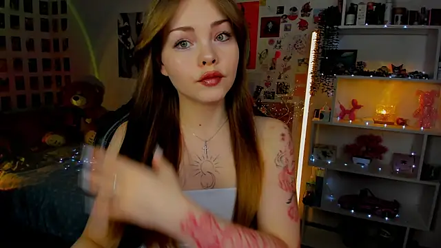 Snapshot of AkiraKatsu chatting on 20, 12, 2025 AkiraKatsu online show from 20, 12, 2025