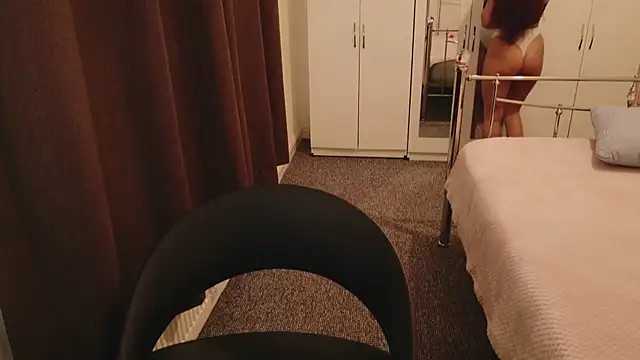 karlaolivia online show from 3, 10, 2025