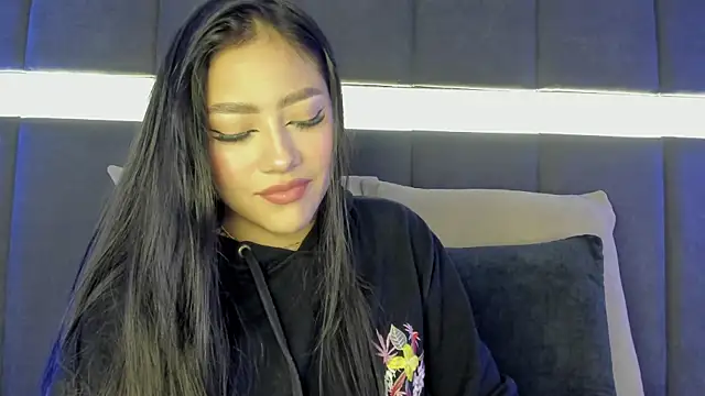 nicolle pierce online show from 5, 2, 2025