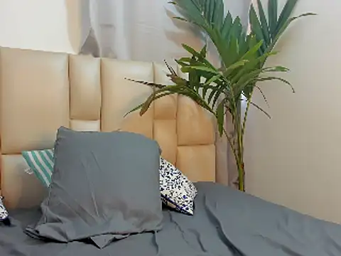 Snapshot of Soy_Bella chatting on 12, 1, 2025 Soy Bella online show from 12, 1, 2025