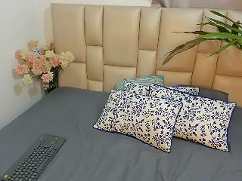 Snapshot of Soy_Bella chatting on 14, 1, 2025 Soy Bella online show from 14, 1, 2025