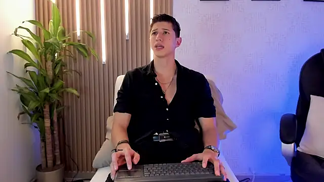 Snapshot of Dorianmistery2322_ chatting on 11, 11, 2025 Dorianmistery2322 online show from 11, 11, 2025