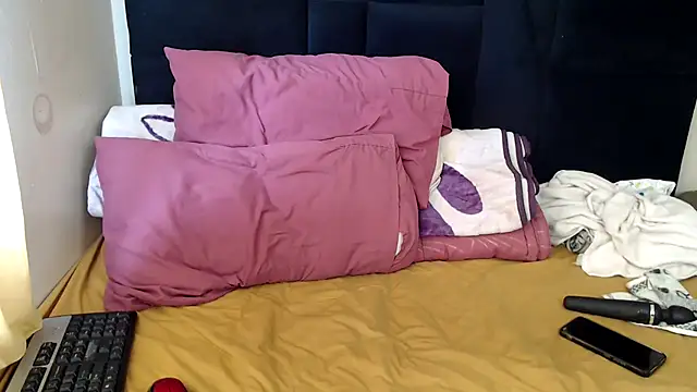 Snapshot of Busty-Londie chatting on 26, 10, 2025 Busty-Londie online show from 26, 10, 2025