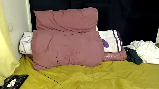 Snapshot of Busty-Londie chatting on 27, 10, 2025 Busty-Londie online show from 27, 10, 2025