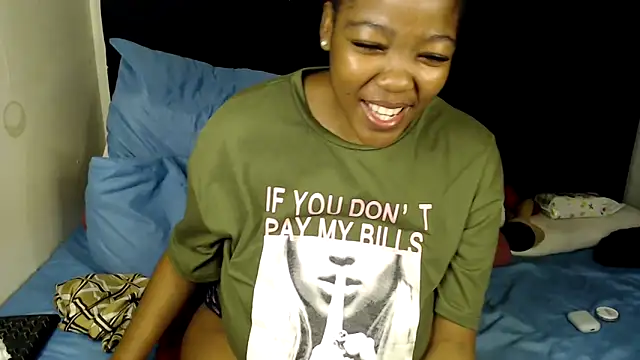 Snapshot of Busty-Londie chatting on 18, 11, 2025 Busty-Londie online show from 18, 11, 2025