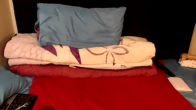 Snapshot of Busty-Londie chatting on 25, 11, 2025 Busty-Londie online show from 25, 11, 2025