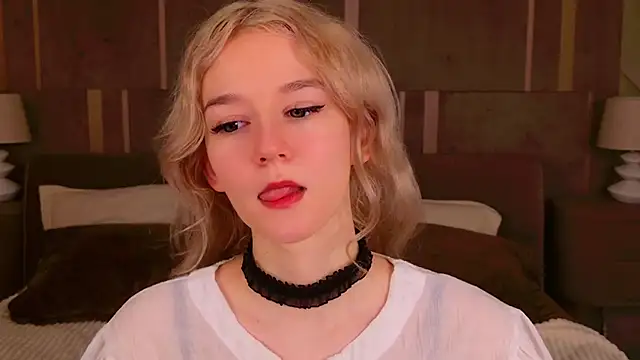 Snapshot of NaomiLoys chatting on 10, 2, 2025 NaomiLoys online show from 10, 2, 2025