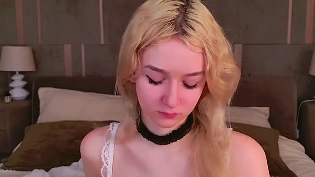 Snapshot of NaomiLoys chatting on 7, 3, 2025 NaomiLoys online show from 7, 3, 2025