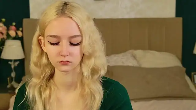 Snapshot of NaomiLoys chatting on 7, 11, 2025 NaomiLoys online show from 7, 11, 2025