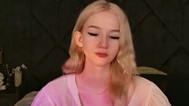 Snapshot of NaomiLoys chatting on 16, 11, 2025 NaomiLoys online show from 16, 11, 2025