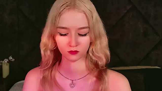 Snapshot of NaomiLoys chatting on 18, 11, 2025 NaomiLoys online show from 18, 11, 2025