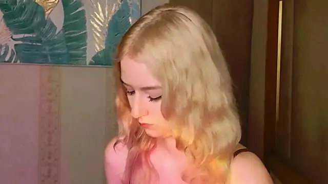 Snapshot of NaomiLoys chatting on 20, 11, 2025 NaomiLoys online show from 20, 11, 2025