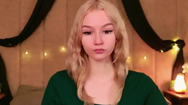 Snapshot of NaomiLoys chatting on 24, 11, 2025 NaomiLoys online show from 24, 11, 2025