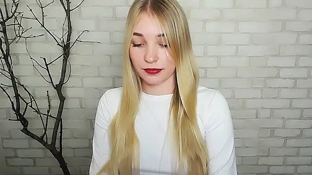 Snapshot of Queen_ofLove chatting on 7, 12, 2024 Queen ofLove online show from 7, 12, 2024