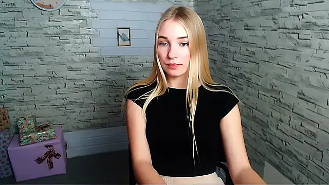 Snapshot of Queen_ofLove chatting on 12, 12, 2024 Queen ofLove online show from 12, 12, 2024