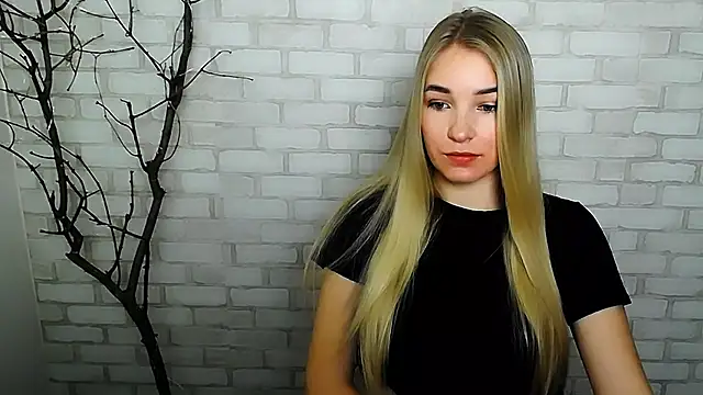 Snapshot of Queen_ofLove chatting on 15, 12, 2024 Queen ofLove online show from 15, 12, 2024