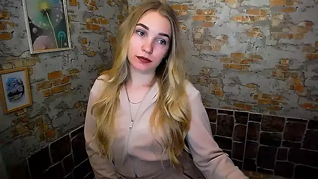 Snapshot of Queen_ofLove chatting on 19, 2, 2025 Queen ofLove online show from 19, 2, 2025