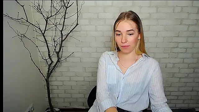 Snapshot of Queen_ofLove chatting on 26, 2, 2025 Queen ofLove online show from 26, 2, 2025