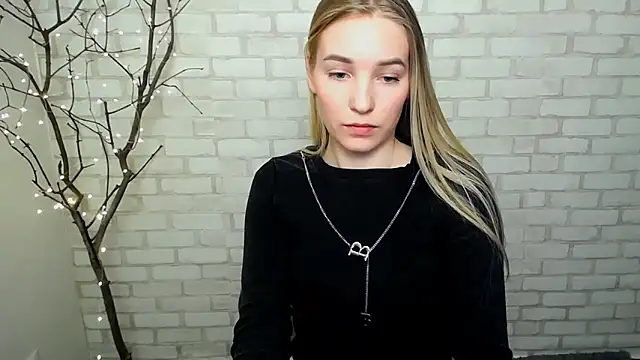 Snapshot of Queen_ofLove chatting on 12, 3, 2025 Queen ofLove online show from 12, 3, 2025