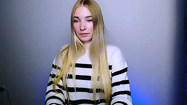 Snapshot of Queen_ofLove chatting on 30, 10, 2025 Queen ofLove online show from 30, 10, 2025