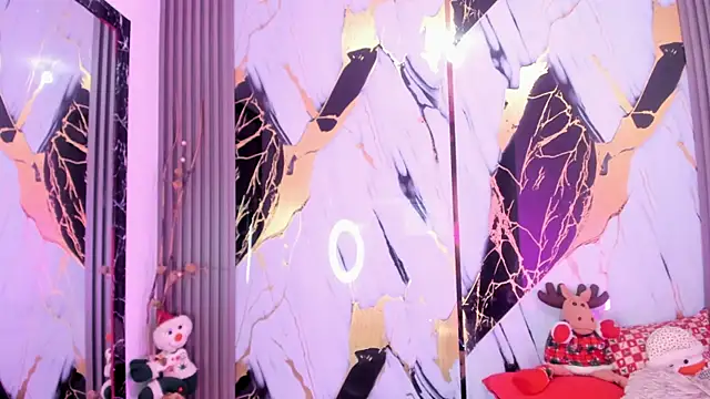 Snapshot of sophiee_evanss_ chatting on 18, 12, 2024 sophiee evanss online show from 18, 12, 2024