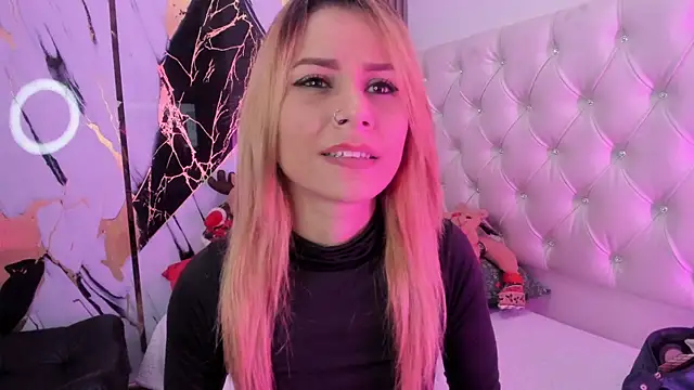 Snapshot of sophiee_evanss_ chatting on 21, 12, 2024 sophiee evanss online show from 21, 12, 2024