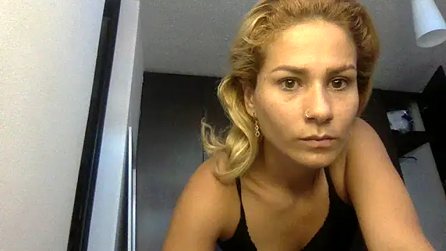 Snapshot of sophiee_evanss_ chatting on 12, 11, 2025 sophiee evanss online show from 12, 11, 2025