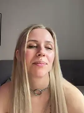 lunawolf21 online show from 24, 2, 2025