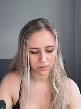 lunawolf21 online show from 28, 2, 2025