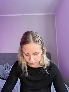 lunawolf21 online show from 11, 3, 2025