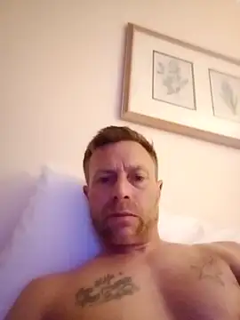Snapshot of bennyboi1985 chatting on 12, 5, 2026 bennyboi1985 online show from 12, 5, 2026